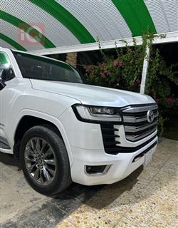 تۆیۆتا لاند کروزەر